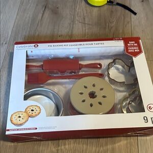 Celebrate It Pie Baking Kit - Red and Gold